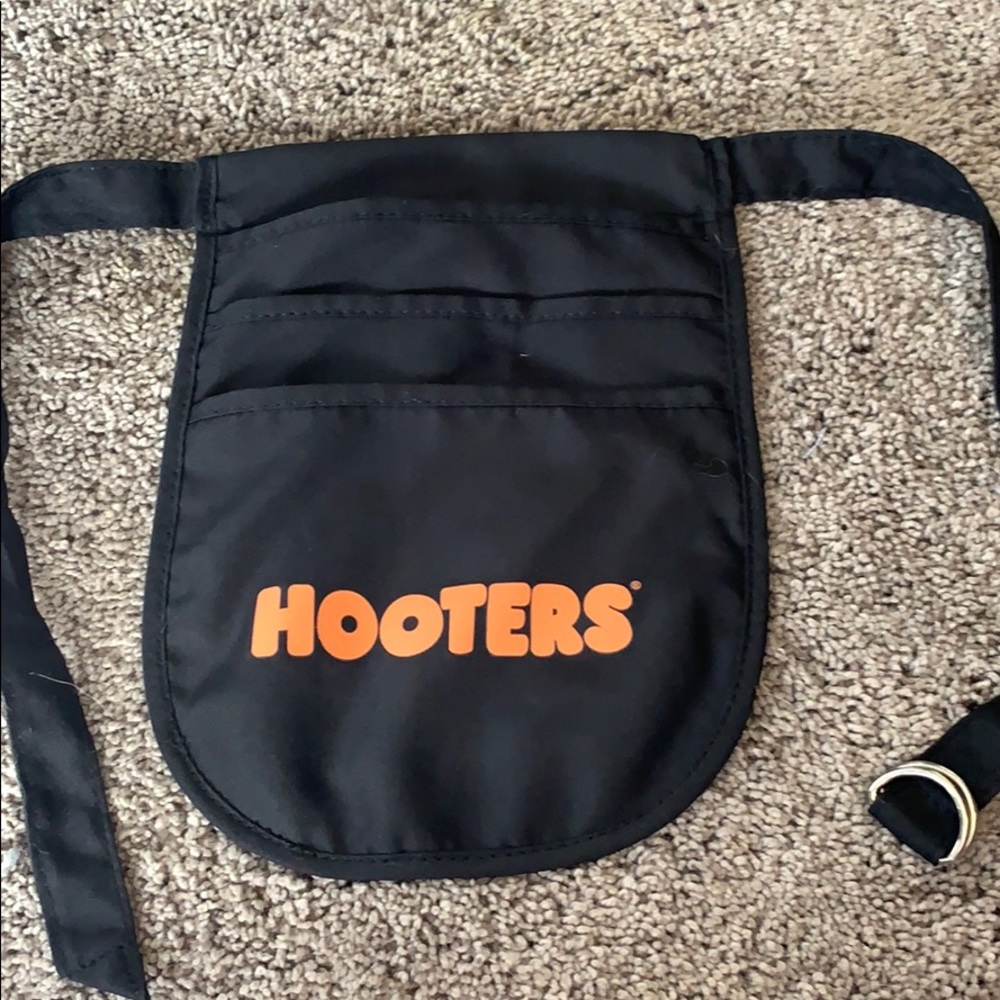 Hooters pouch